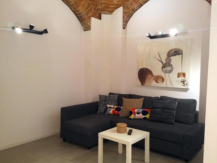 Casă individuală cu 15 camere cu Teren 200 Mp în Traian