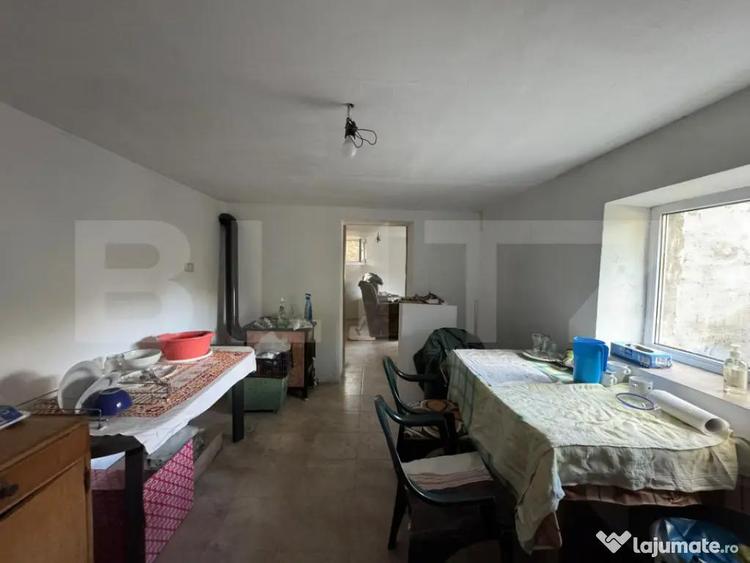 Casă cu 4 camere cu Teren 3697 Mp în Central