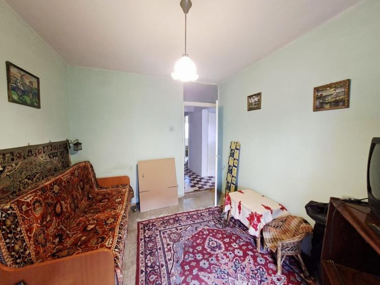 Apartament cu 4 camere decomandat în Central