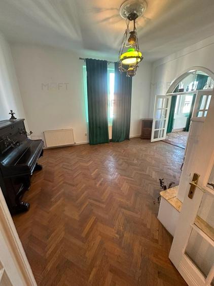 Apartament cu 6 camere decomandat în Tineretului