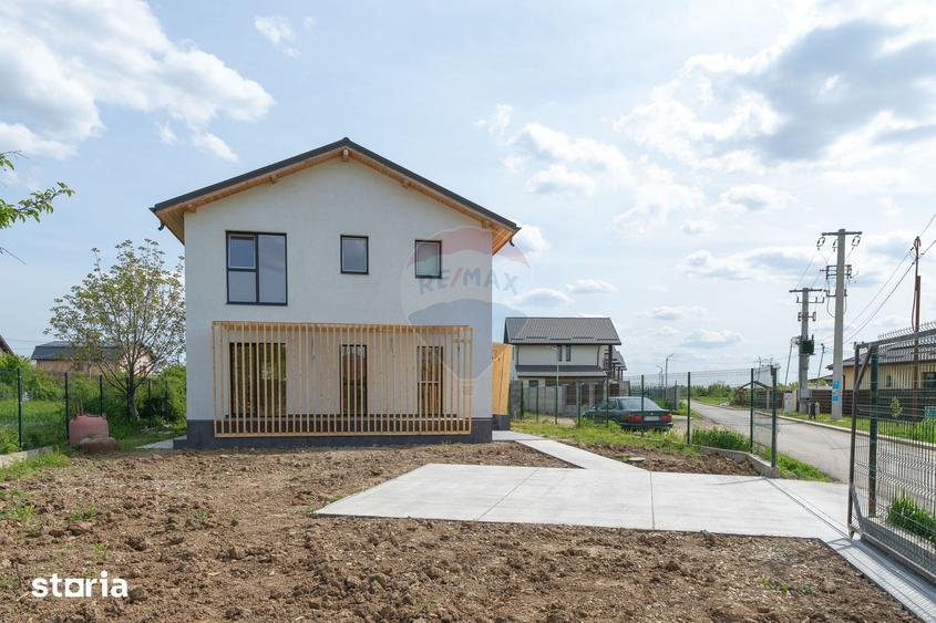 Casă cu 4 camere cu Teren 450 Mp în Săbăreni
