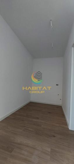 Penthouse cu 4 camere decomandat în Metalurgiei