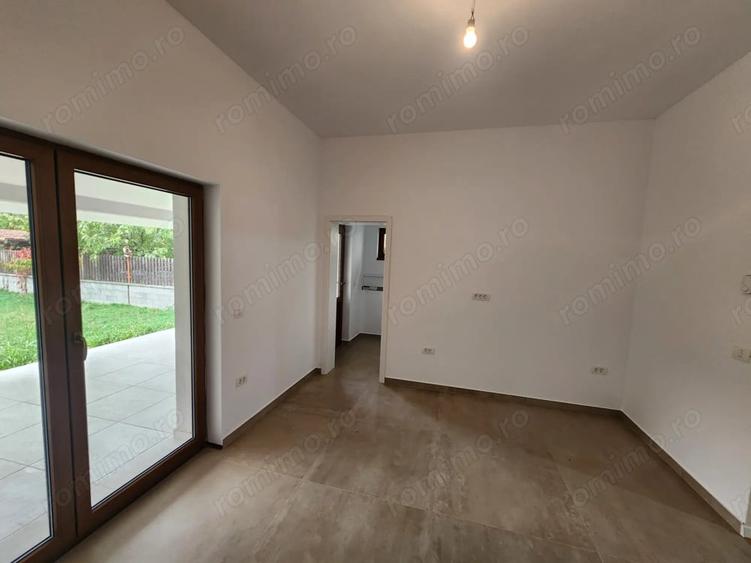 Casă cu 4 camere cu Teren 325 Mp în Moșnița Veche