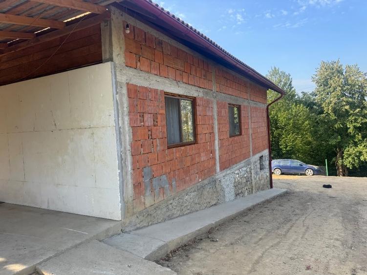 Vând casă mobilată  în zona turistică - 6