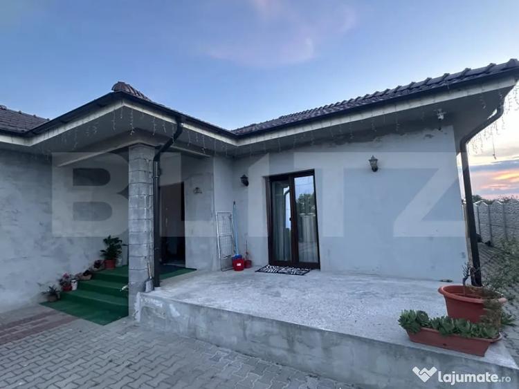 Casă cu 4 camere cu Teren 557 Mp în Păulești