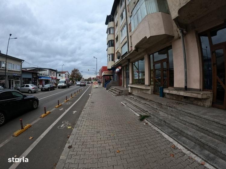 Spațiu comercial, de 70 mp, în Uiești