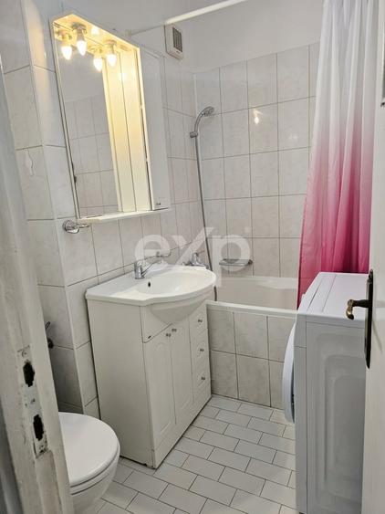 Apartament cu 3 camere semidecomandat, mobilat în Craiovei