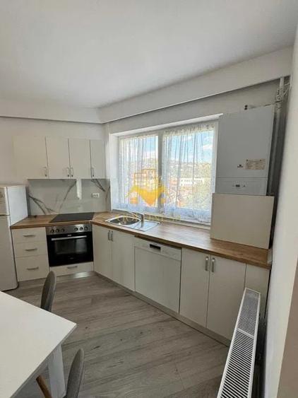 Apartament cu 3 camere decomandat, mobilat în Iris