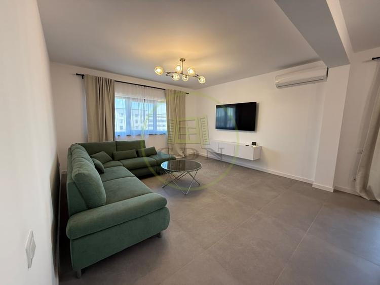 Apartament cu 3 camere decomandat, mobilat în Exterior Est