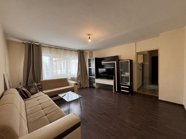 Apartament cu 3 camere decomandat, mobilat în Bucovina