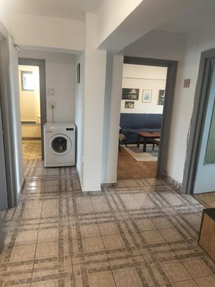 Apartament cu 3 camere decomandat, mobilat în Sărari