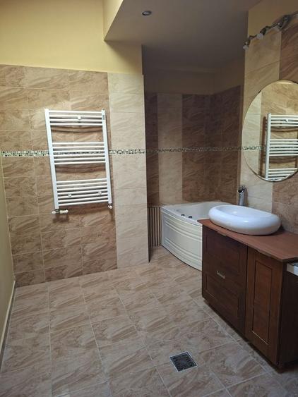 Apartament cu 3 camere decomandat în Mogoșoaia