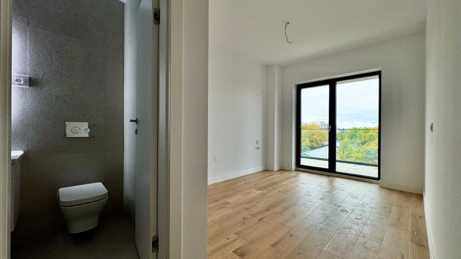 Apartament cu 3 camere semidecomandat în P-ta Presei Libere
