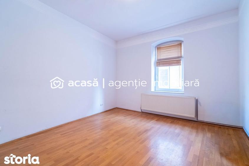 Apartament cu 4 camere, mobilat în Central