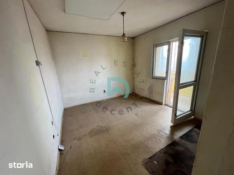 Apartament cu 3 camere decomandat în Sud