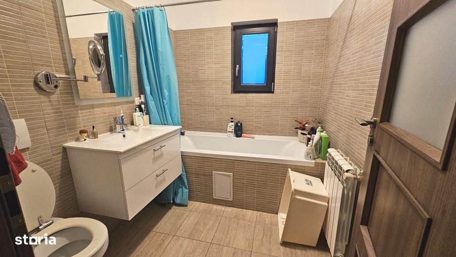 Casă cu 4 camere decomandat în Rediu