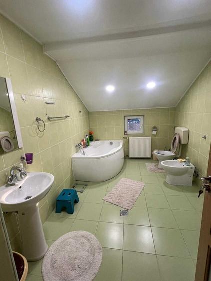 Casă cu 4 camere în Central