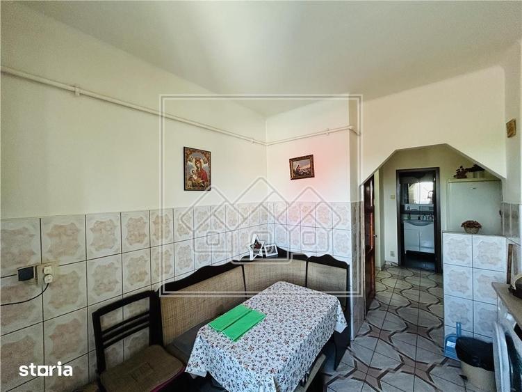 Ap decomandat, cu 2 camere si balcon, etaj 1 - Sura Mica - 12