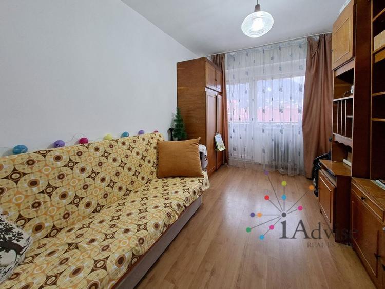 Apartament cu 3 camere decomandat în Răcădău