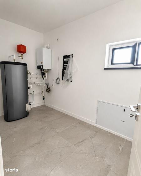Casă cu 4 camere în Ostratu