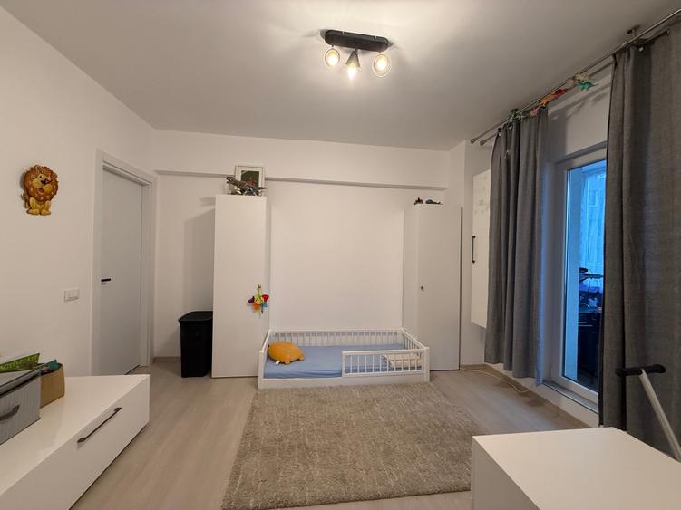 Apartament cu 3 camere nedecomandat în Militari