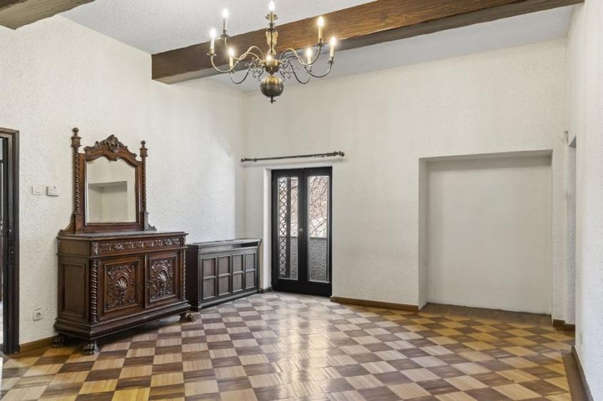 Casă individuală cu 29 camere cu Canalizare în Dorobanți