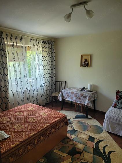 Garsonieră decomandată în Central