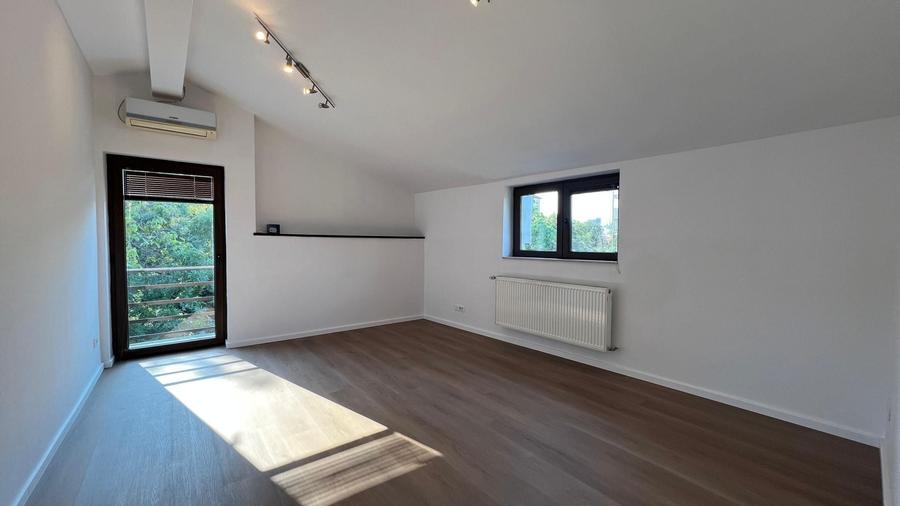 Apartament cu 5 camere decomandat în Kiseleff
