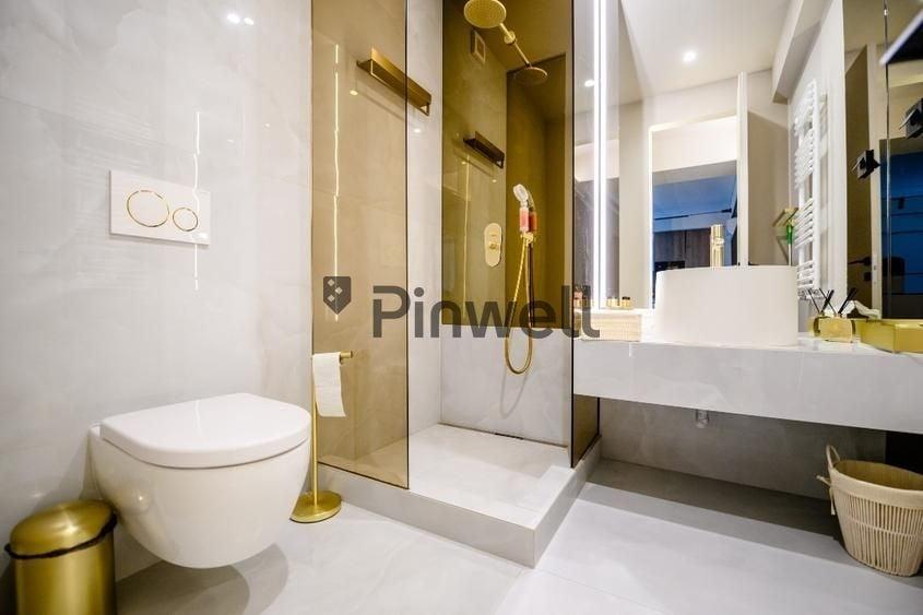 Apartament cu 3 camere semidecomandat, mobilat în Central
