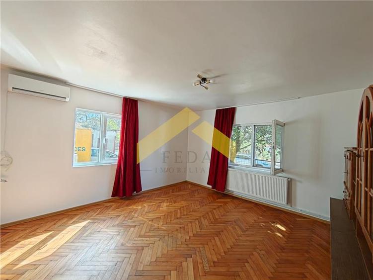 Casă individuală cu 6 camere cu Teren 932 Mp în Subcetate