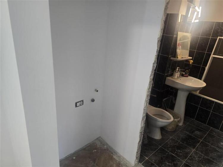 Apartament cu 3 camere decomandat în Lipovei