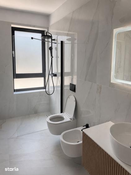 Casă cu 5 camere cu Teren 236 Mp în Exterior Vest