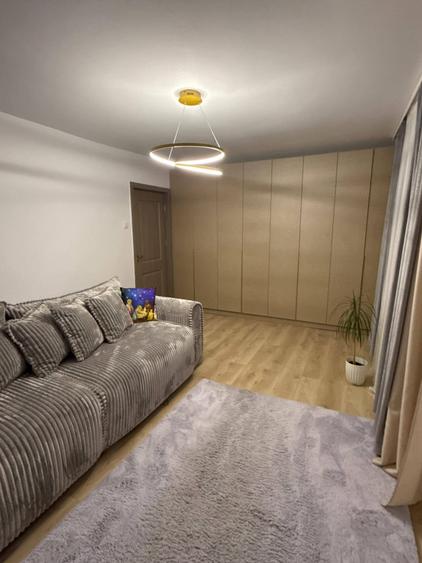Apartament cu 3 camere semidecomandat, mobilat în Zorilor