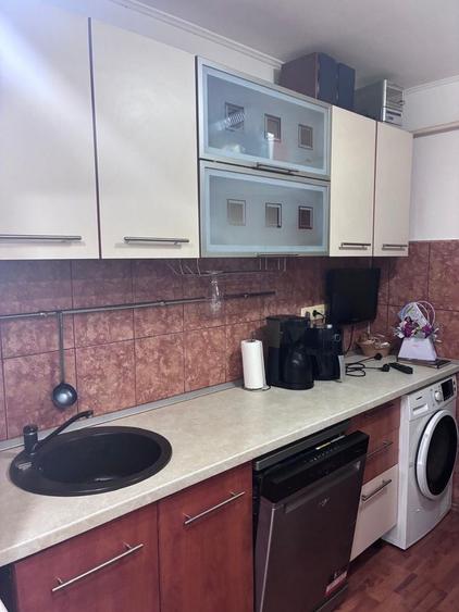 Apartament cu 3 camere decomandat în Ostroveni