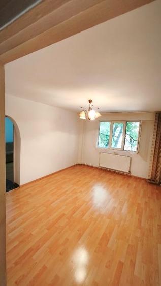 Apartament cu 2 camere semidecomandat, mobilat în Pantelimon