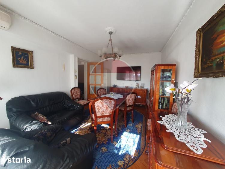 Apartament cu 4 camere decomandat în Sud