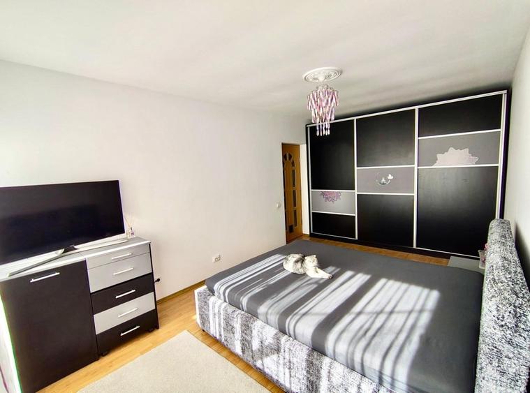 Duplex cu 5 camere cu Canalizare în Apărătorii Patriei