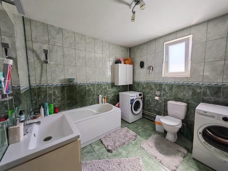 Casă cu 3 camere cu Teren 674 Mp în Crețești
