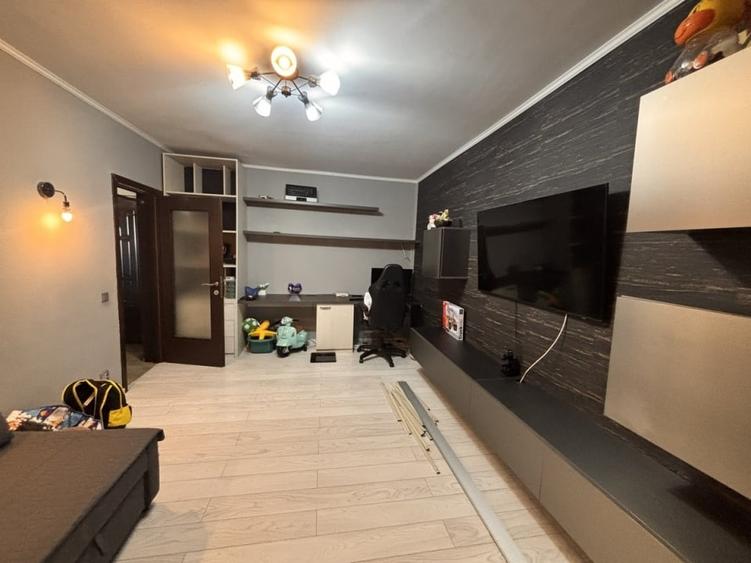Apartament cu 3 camere decomandat în Pantelimon
