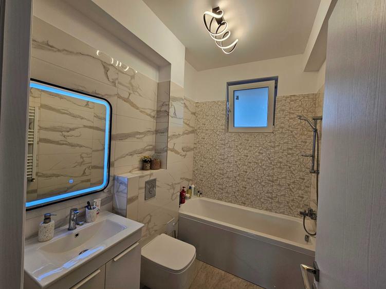 Apartament cu 2 camere decomandat în Central