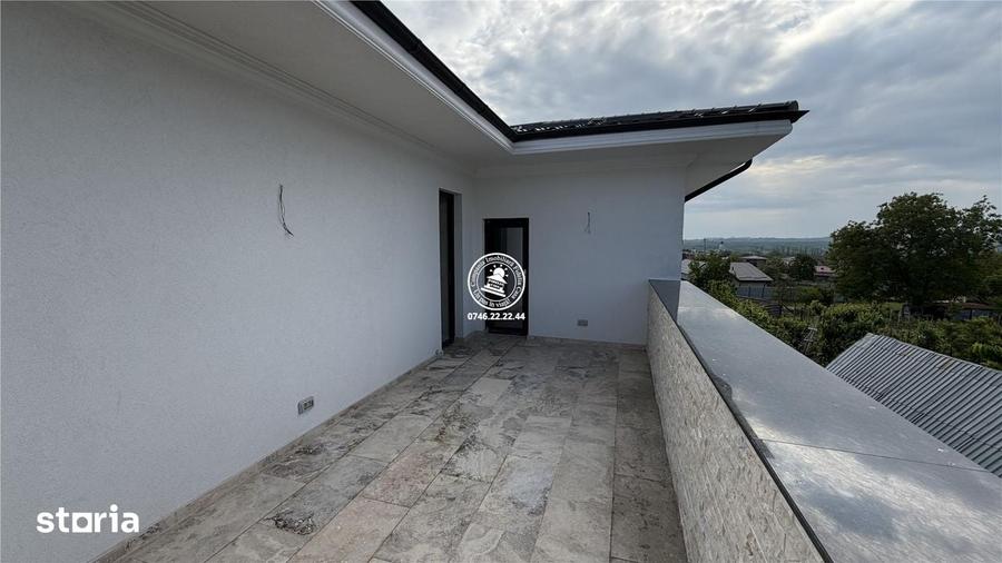 Casă cu 6 camere cu Teren 750 Mp în Aroneanu