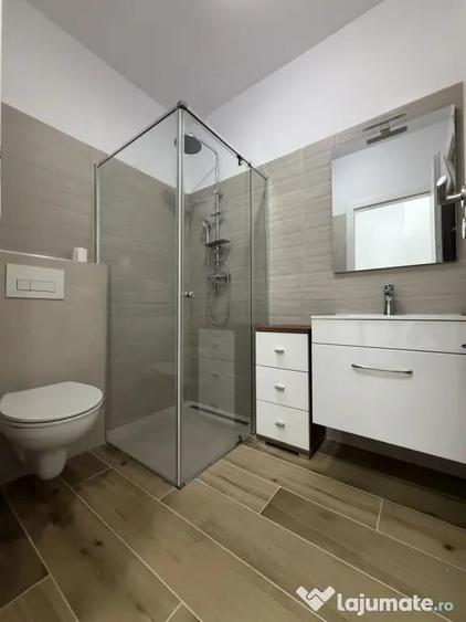 Apartament cu 4 camere decomandat în Central