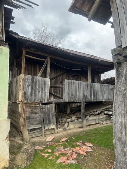 Casă cu 4 camere în Frasin