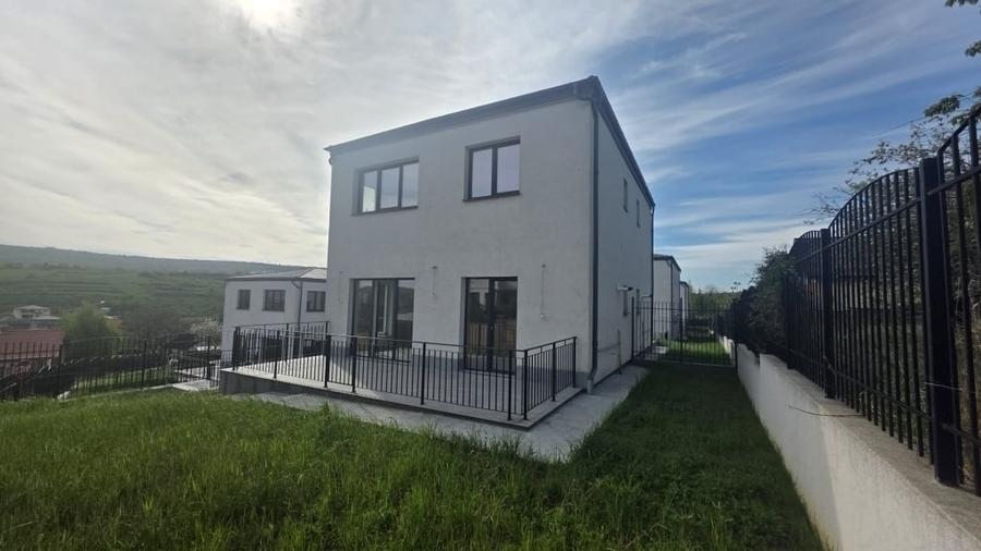 Casă individuală cu 3 camere cu Teren 190 Mp în Central