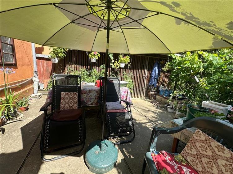 Casă individuală cu 3 camere cu Canalizare în Exterior Est