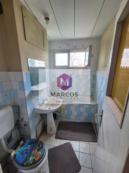 Apartament cu 3 camere semidecomandat în Micro I