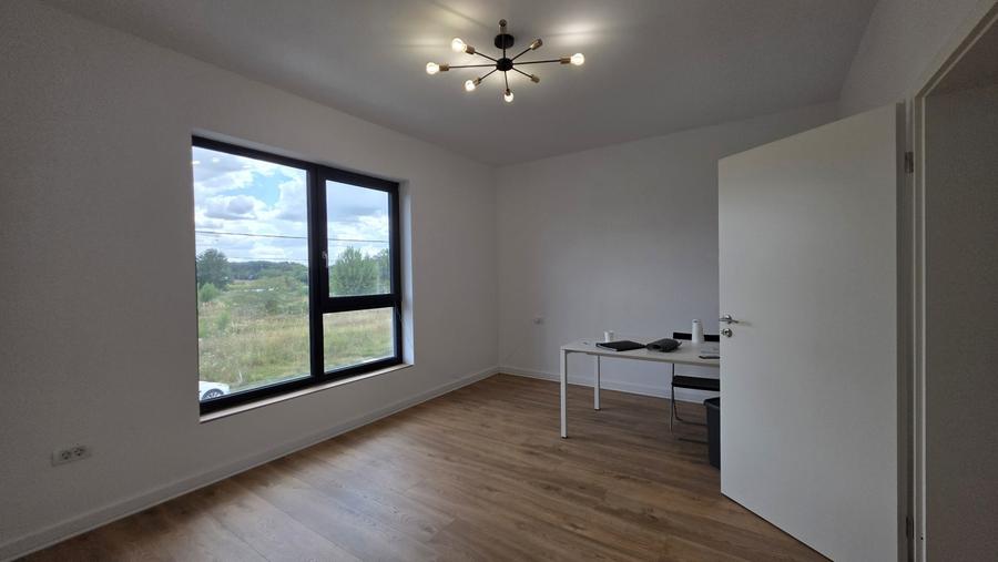 Duplex cu 4 camere cu Canalizare în Dumbrăvița