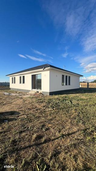 Casă cu 4 camere cu Teren 1500 Mp în Central