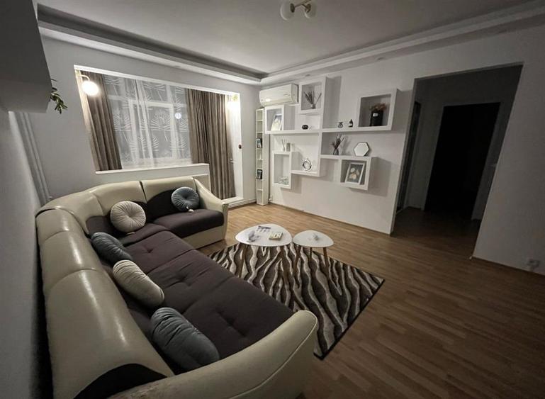 Apartament cu 2 camere semidecomandat în Podu Roș