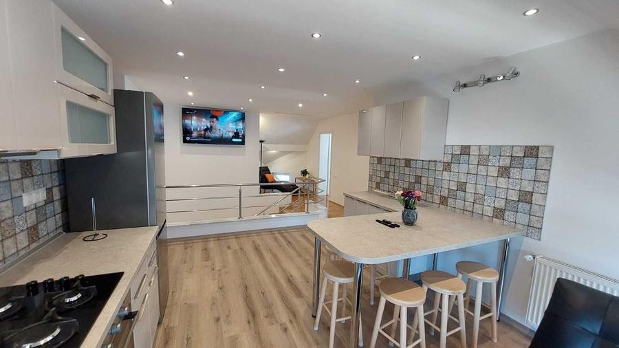 Apartament cu 3 camere decomandat în Dosu Bricii